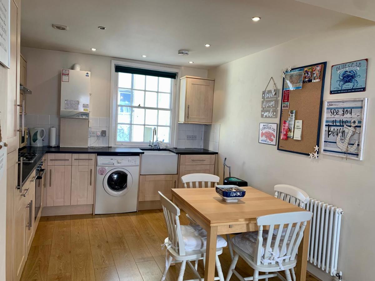 Cozy 2 Bedroom Flat In And Appartement *