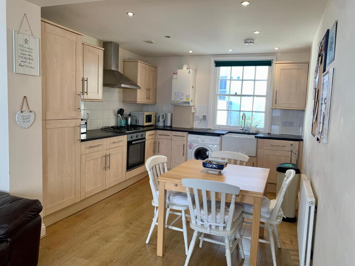 Cozy 2 Bedroom Flat In And Appartement