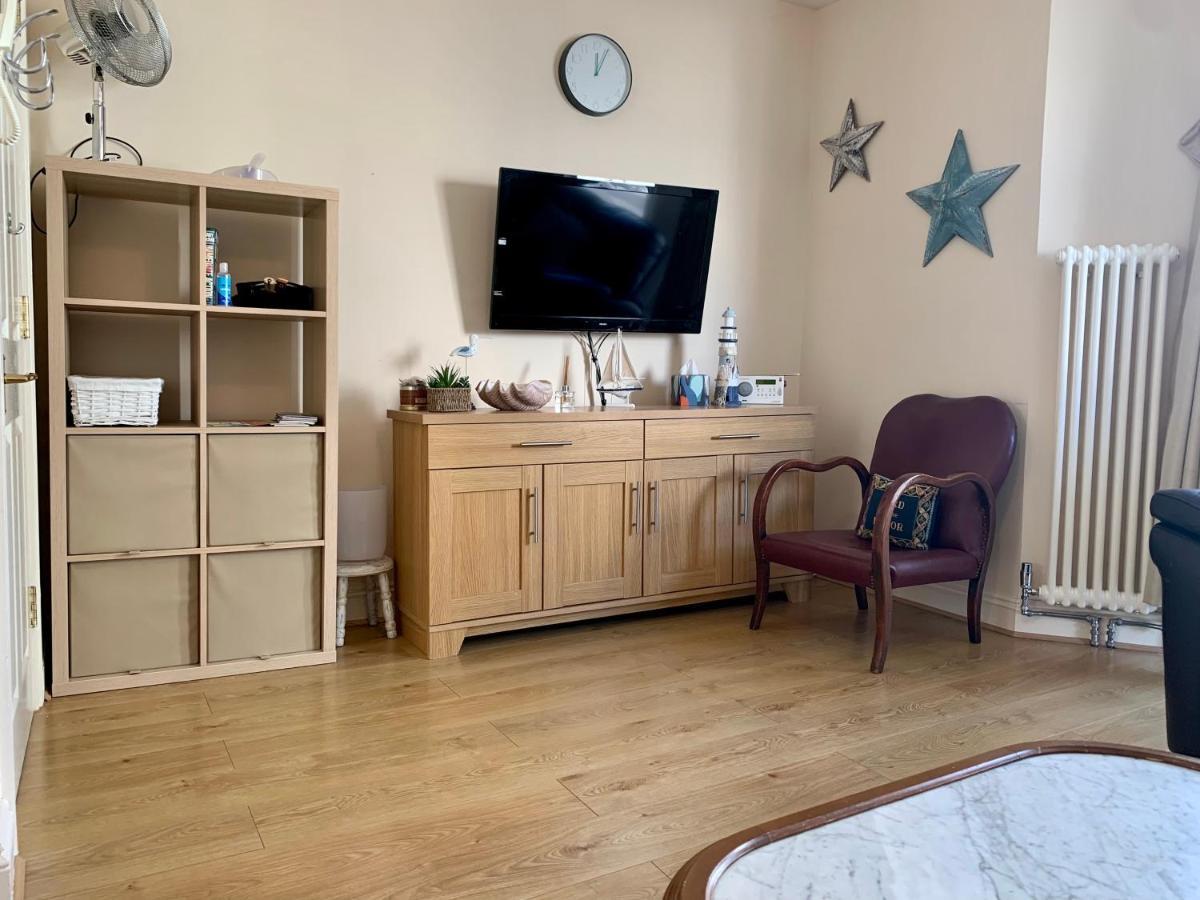 Cozy 2 Bedroom Flat In And Appartement